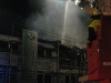 27. Mai 2011 – Großbrand, Enkenbach-Alsenborn Rosenhofstraße: Brandbekämpfung von der Drehleiter aus.