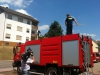 Die Feuerpatschen werden - extra für\'s Fernsehen - auf dem Dach verstaut.