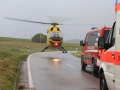 18. Juni 2016 - Verkehrsunfall, L388 Schneckenhausen - Heiligenmoschel; Der Rettungshubschrauber landet auf der Landesstraße.