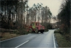 Orkan Hertha: Am 3. Februar 1990 war die Landesstraße zwischen Otterberg und Höringen blockiert. Mit Hilfe von Forstschleppern wurde die Strecke freigeräumt.