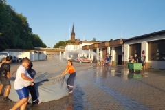 Wasserschlacht im Sommer.