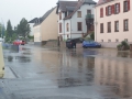 Überflutete Hauptstraße in Otterberg.