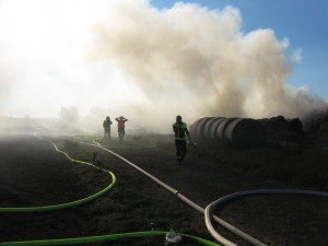 Während den Löscharbeiten; Bild: Feuerwehr Otterberg