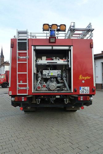 Geräteraum Rückseite (Pumpenbedienstand)
