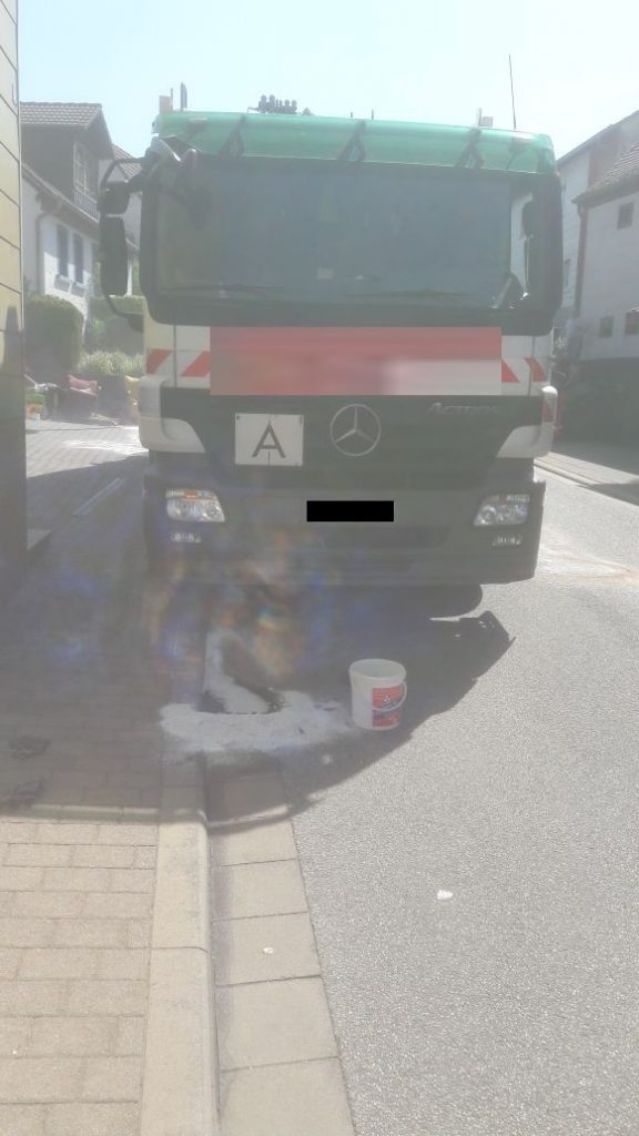 9. Mai 2018 - Auslaufendes Hydrauliköl, Otterbach Morlauterer Straße