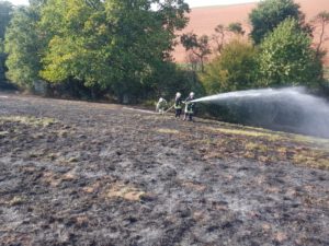 Am 18. September 2018 brannte ein Acker in der Nähe von Katzweiler.