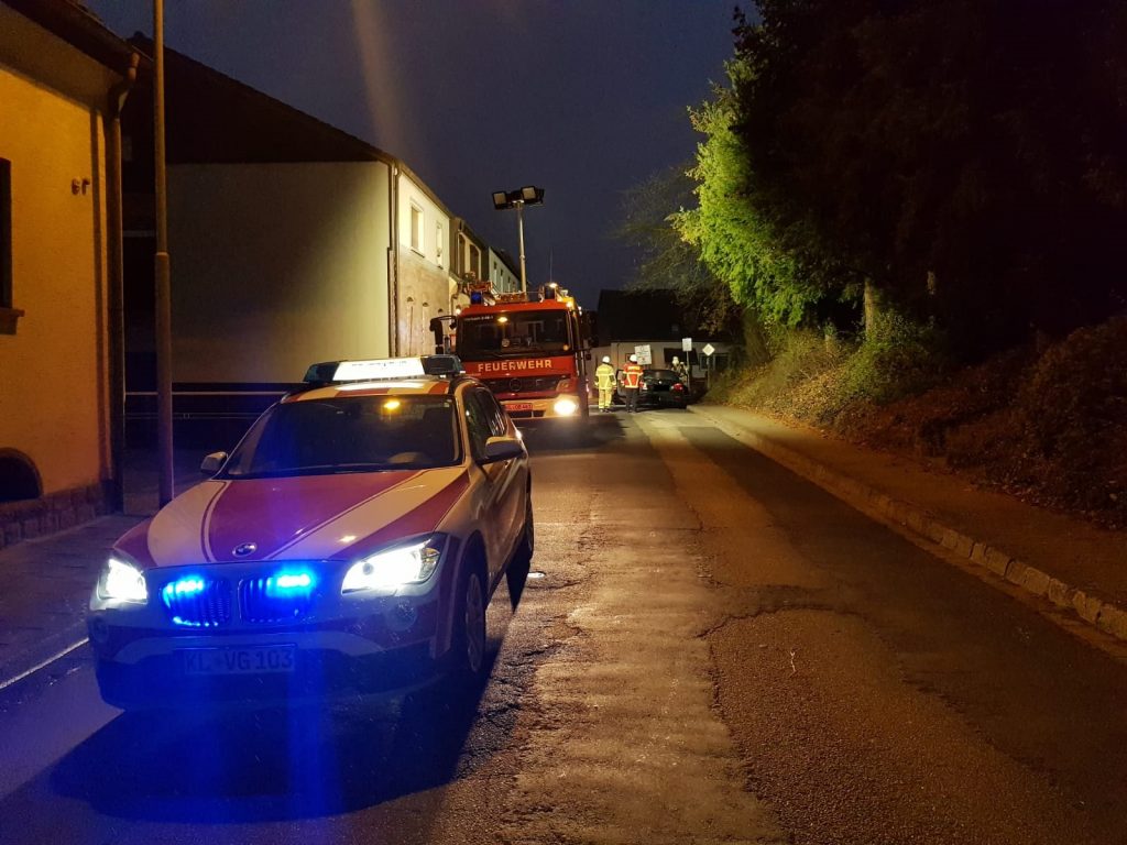 15. November 2018 - Pkw-Brand und Verkehrsunfall, Otterbach Otterstraße
