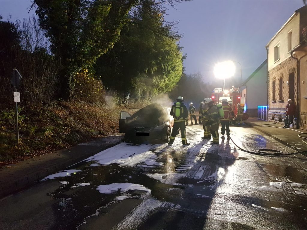 15. November 2018 - Pkw-Brand und Verkehrsunfall, Otterbach Otterstraße