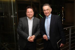 Feuerwehr-Präsident Ziebs dankt allen Bundestagsabgeordneten und dem zuständigen Berichterstatter des Bundestages für den Haushalts-Einzelplan des BMI, Martin Gerster. (Foto: Martin Gerster)
