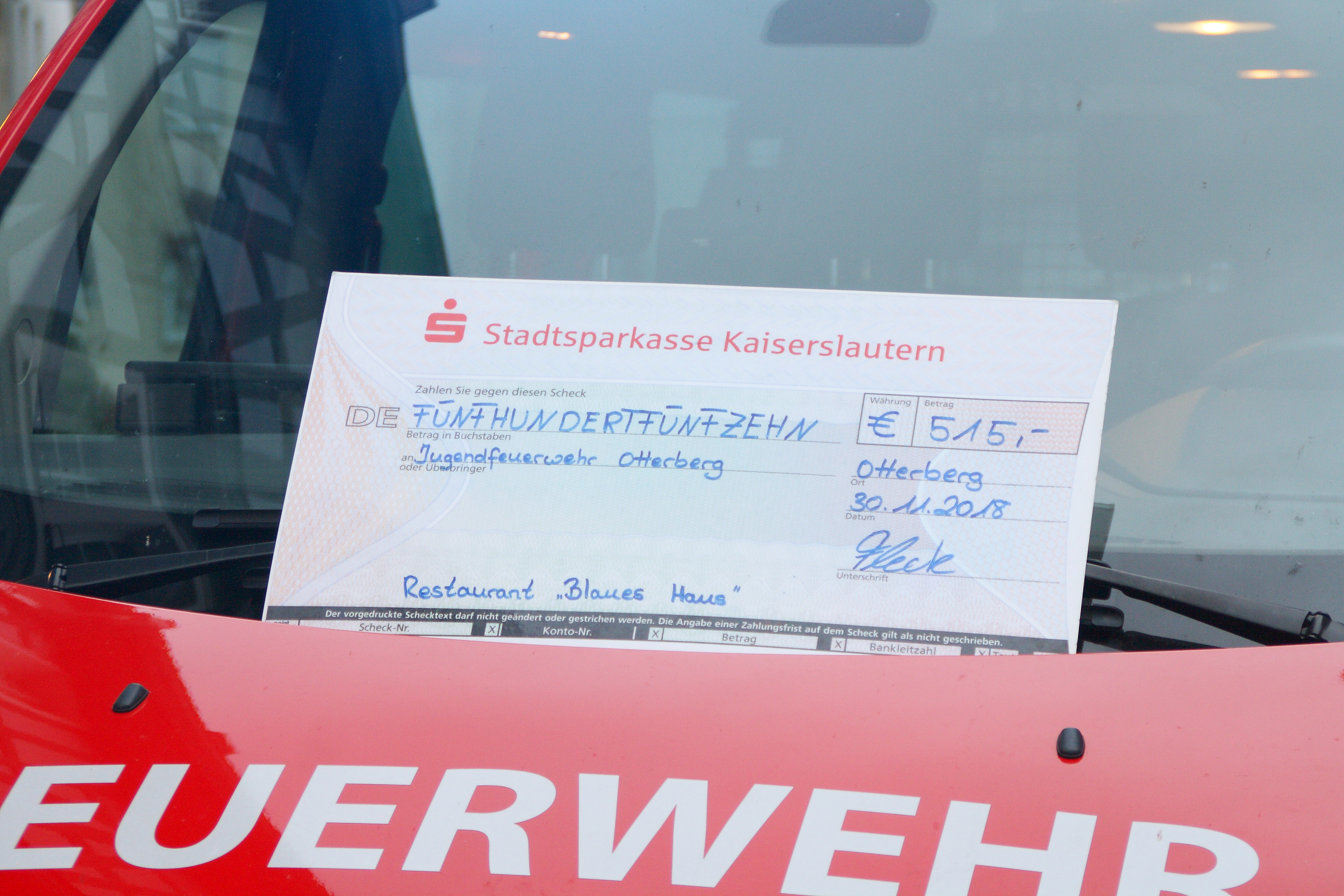 Der symbolische Scheck.