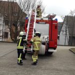 Vornahme einer Schiebleiter.