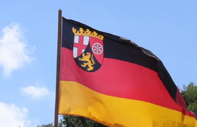 Symbolbild Landesflagge Rheinland-Pfalz