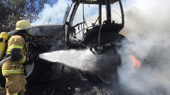 Zwei mit Atemschutz ausgerüstete Trupps löschten mit zwei C-Rohren den Brand.