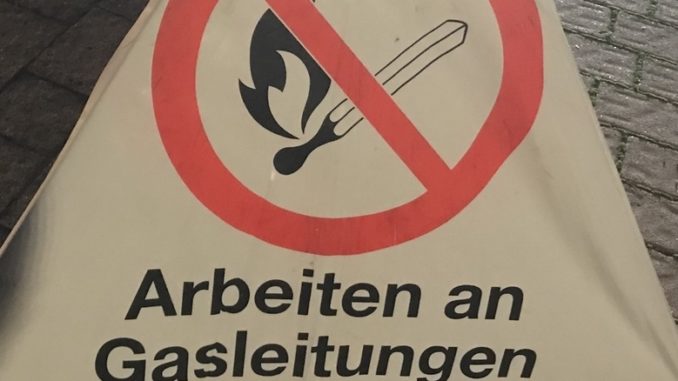Symbolbild NEU Gas Gasautritt Gasgeruch