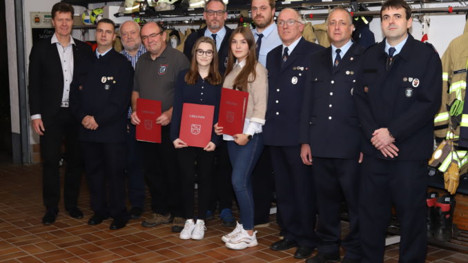 Bürgermeister Harald Westrich, stv. Wehrführer Erik Jung, Ortsbürgermeister Ero Zinßmeister, Rüdiger Müller, Jennifer Bauer, Alexander Barz, Joice-Elaine Bernhardt, Sascha Jutzas, Wehrleiter Matthias Apfelbeck, stv. Wehrleiter Danny Schulz und Wehrführer Timo Theisinger.