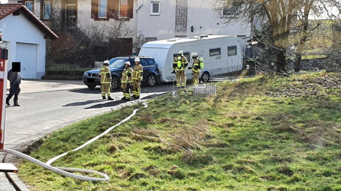 Gas strömt aus Pkw, Niederkirchen Olsbrücker Straße