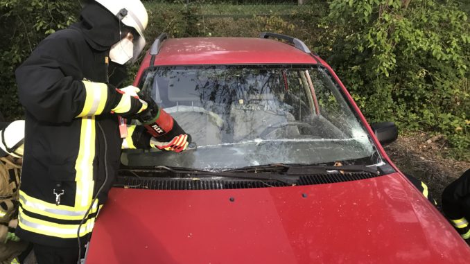 Am 7. September übte man in Otterberg die Personenrettung aus einem verunfallten Fahrzeug.