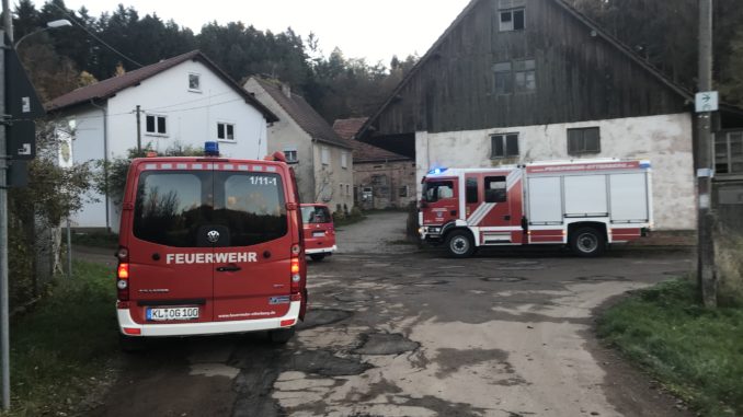 Auf dem Weinbrunnerhof richteten die Einsatzkräfte einen Bereitstellungsraum ein.