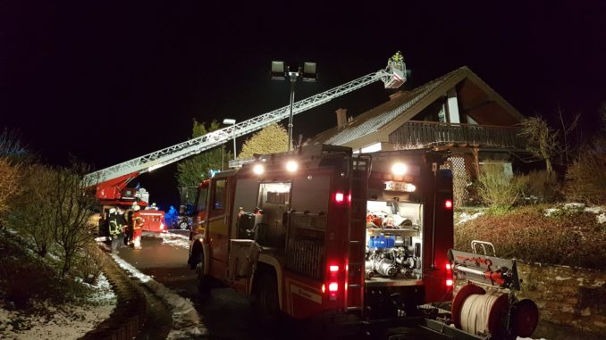 Am Sonntagabend brannte der Kamin eines Wohnhaus in Katzweiler, In der Schell.