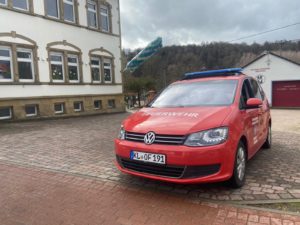 Zubringerfahrzeug der Feuerwehr Olsbrücken am Anlaufpunkt in Hirschhorn.