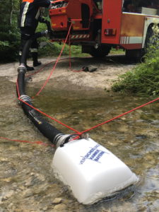 Schwimmsauger im Einsatz. Bild: Versicherungskammer Bayern