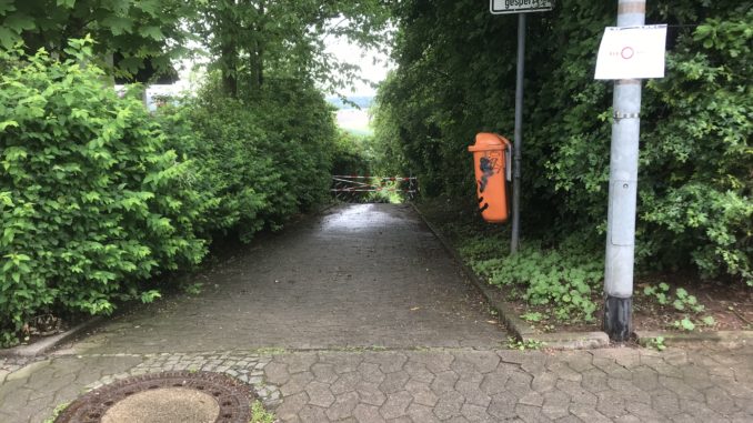 5. Juni 2021 - Absicherung einer Gefahrenstelle, Otterberg Fußweg Geißbergring / Am Gärtenich