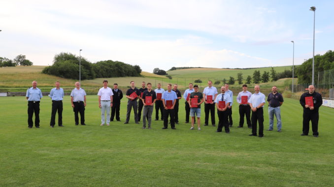 Gruppenbild mit der Feuerwehr Niederkirchen.