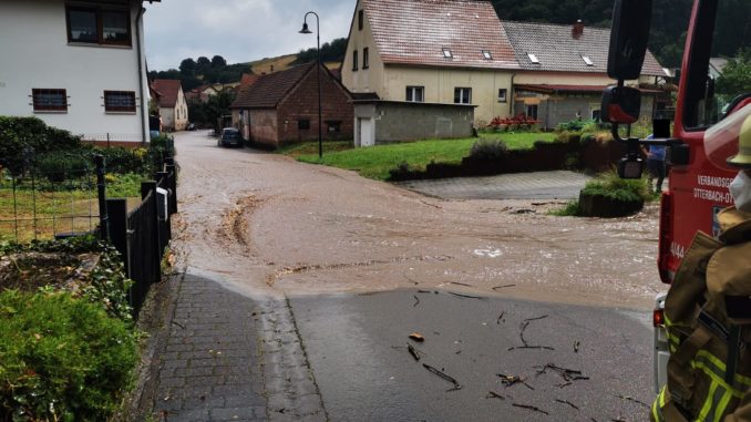 In Sulzbachtal lief das Wasser wie ein Bachlauf durch die Straßen
