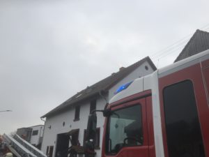 Anfangs schlugen die Flammen aus dem Schornstein.