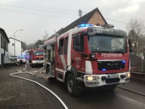 Einsatzfahrzeuge in der Eckstraße.