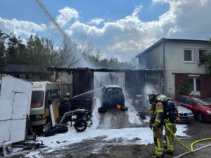 27. April 2022 - Gebäudebrand, Kaiserslautern-Eselsfürth Langenbachstraße
