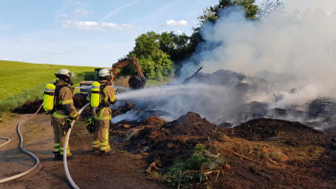 17. Mai 2022 - Brand auf Grünabfallsammelstelle, Niederkirchen-Wörsbach