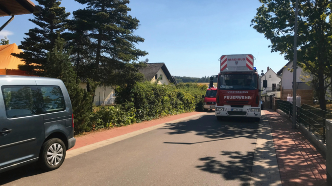 Ein Teil der Einsatzfahrzeuge in der Bergstraße.