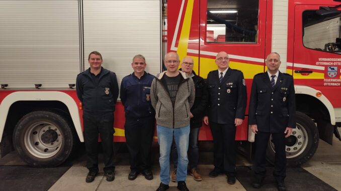 Wehrführer Benjamin Korn und sein Stellvertreter Peter Szombach, Uwe Kafitz, Beigeordneter Hans-Peter Spahn, Wehrleiter Matthias Apfelbeck und sein Stellvertreter Danny Schulz.