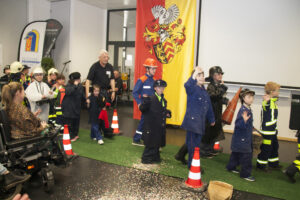 Forum „Feuerwehr und Menschen mit Behinderung“ am 22. April 2023 in Hanau (Hessen), Feuerwehrmodenschau, Foto: Günter Fenchel/DFV