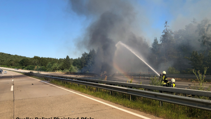 25. Juni 2023 - Pkw-Brand, BAB 6 Enkenbach-Alsenborn - Wattenheim