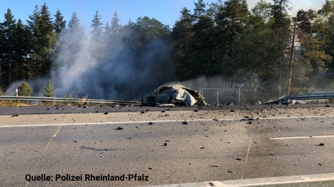 25. Juni 2023 - Pkw-Brand, BAB 6 Enkenbach-Alsenborn - Wattenheim