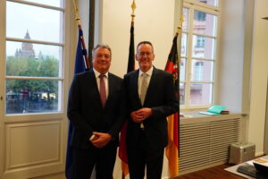 Foto: Hans Kästner mit Innenminister Michael Ebling. Quelle: Innenministerium RLP