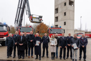Innenminister Michael Ebling überreichte Bescheide aus dem diesjährigen Förderpaket für den Brand- und Katastrophenschutz. Bildquelle: Innenministerium RLP.