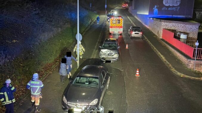 23. November 2023 – Auslaufende Betriebsstoffe nach Verkehrsunfall, Otterberg Ringstraße