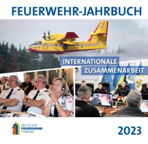 Titelseite Feuerwehr-Jahrbuch 2023. Titelthema: Internationale Zusammenarbeit Frei zur Berichterstattung über die Publikation. Fotonachweis: DFV