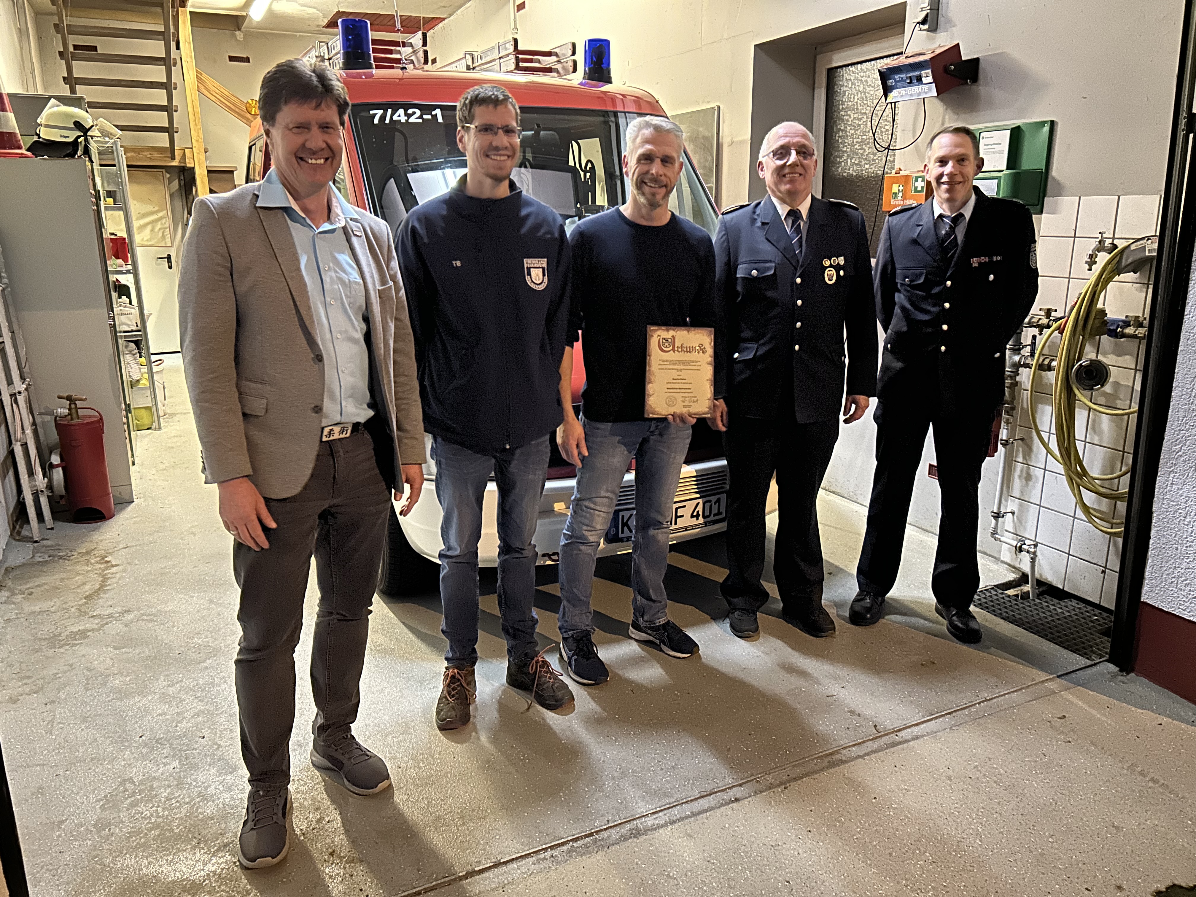 Bürgermeister Harald Westrich, Wehrführer Thomas Becker, stellvertretender Wehrführer Sascha Rahm, Wehrleiter Matthias Apfelbeck und stellvertretende Wehrleiter Hendrik Braun.