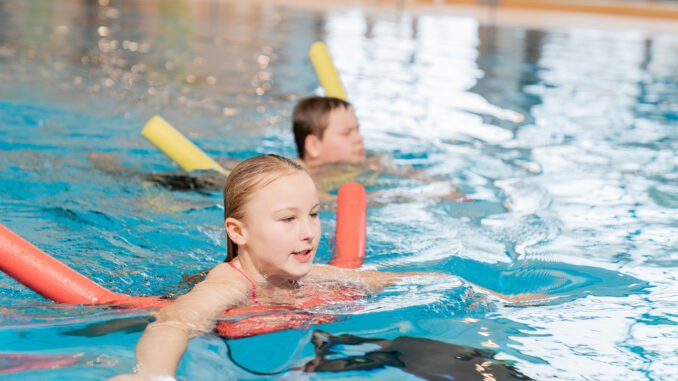 Allein rund 400 örtliche Vereine der DLRG beteiligen sich an den bundesweiten Schwimmabzeichentagen 2024. Bild: Linus Weiß / DLRG e.V.