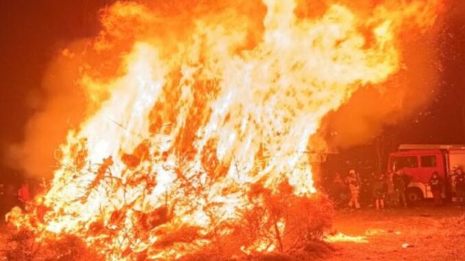 Symbolbild NEU Lagerfeuer