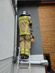 7. November 2024 - Notfalltüröffnung, Olsbrücken, Hebelstraße
