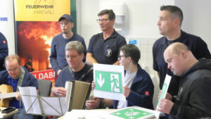 Kreativbeitrag beim Forum Feuerwehr und Menschen mit Behinderung. (Foto: Harald Laier/DFV)