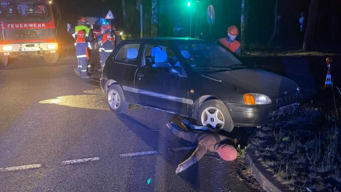 Verkehrsunfall-Übung in der Nacht (Verkehrsübungsplatz)