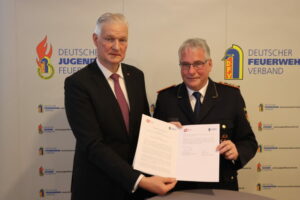 Unterzeichnung Kooperationsvereinbarung zwischen Deutschem Feuerwehrverband und Bundesverband der mittelständischen Wirtschaft (Der Mittelstand. BVMW) Foto: Matthias Oestreicher/DFV