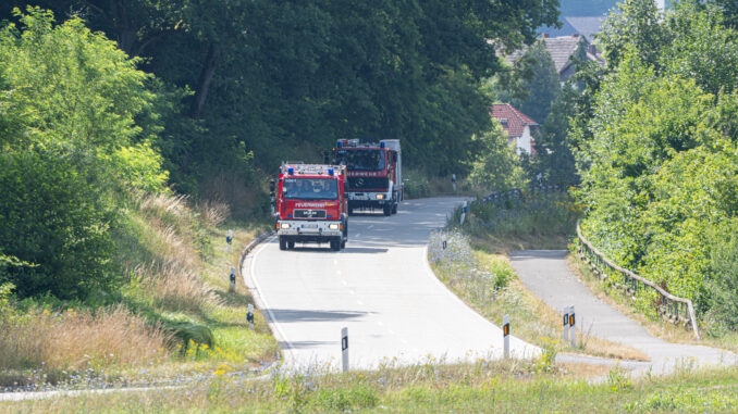 Waldbrandübung bei Otterberg (5. Juli 2025). Die ersten beiden Fahrzeuge aus Otterberg sind auf der Anfahrt.