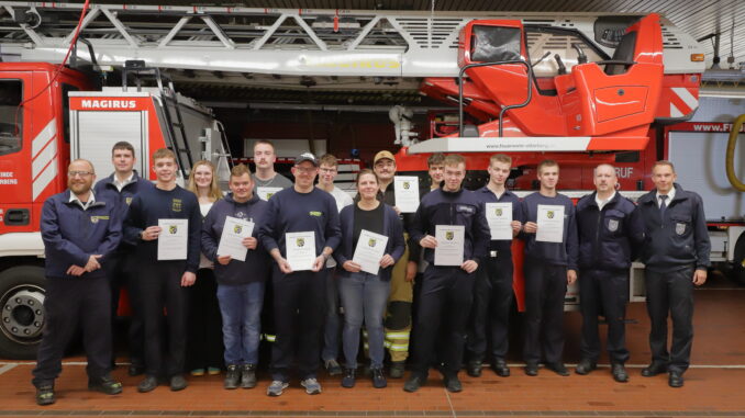 Gruppenbild (Bild: Harald Laier / Feuerwehr)